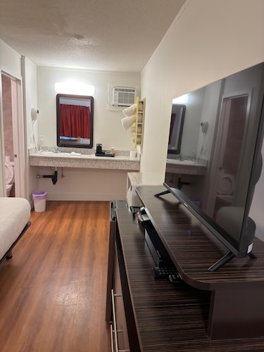 Coastline Motel Kamloops