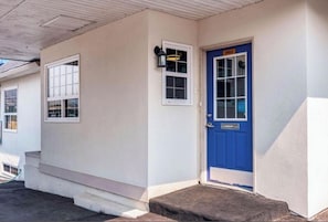 Exterior detail - Coastline Motel Kamloops (Kamloops)
