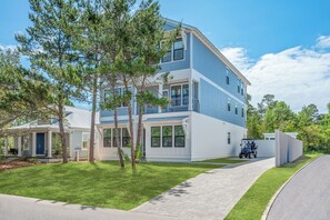 Exterior - Oceana! New 30A home, 3 min to beach, w/ Golf Cart and Private Pool! (Santa Rosa Beach)