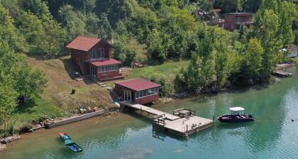 Lake House Perucac
