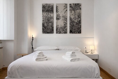 TATI HOME - two-room apartment in the center 1 minute from piazza unità
