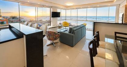 Beachfront apartment in the center of Capão da Canoa with 3 suites, 100% air-conditioned.