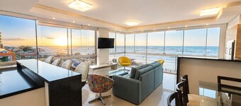 Beachfront apartment in the center of Capão da Canoa with 3 suites, 100% air-conditioned.