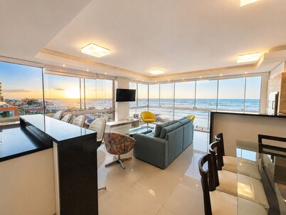 Beachfront apartment in the center of Capão da Canoa with 3 suites, 100% air-conditioned.