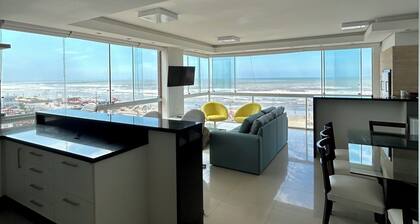 Beachfront apartment in the center of Capão da Canoa with 3 suites, 100% air-conditioned.