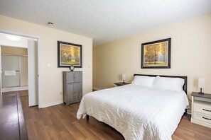 Room - Keystone Garden Villa D (Indianapolis)