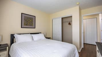2 bedrooms, desk, iron/ironing board, travel crib
