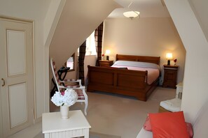 5 chambres, fer et planche à repasser, Wi-Fi, draps fournis