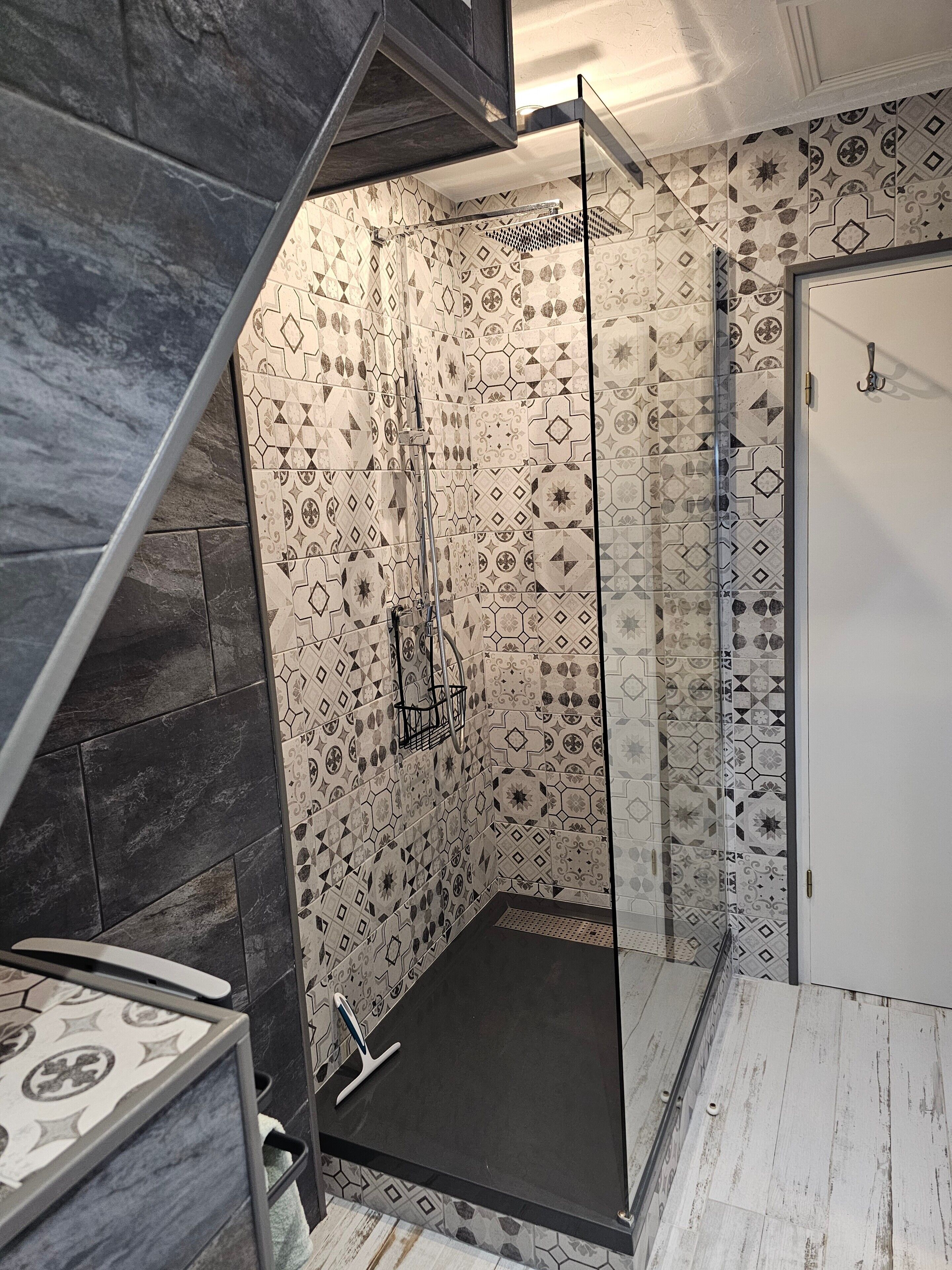 Dusche, Haartrockner, Handtücher