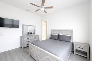3 bedrooms, desk, iron/ironing board, WiFi - Edenfield Golfview Retreat (Sumterville)