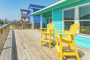 Terrace/patio - Beach House: Steps to the Sand & Sea Views! (Surfside Beach)