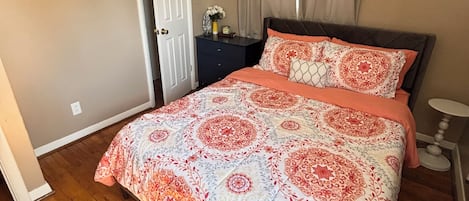 3 bedrooms, internet, bed sheets