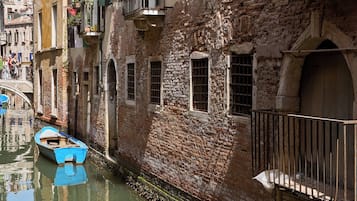 Deluxe-Apartment, 2 Schlafzimmer, Kanalblick, Erdgeschoss | Ausblick vom Zimmer