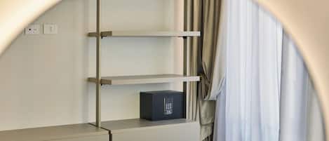 Romantic Apartment, Canal View, Corner | In-room safe, individually decorated, individually furnished