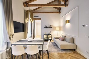 Appartamento Design, 2 camere da letto, vista canale | Ristoranti