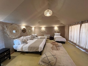 Individually decorated, individually furnished, bed sheets - Sunbright luxury camp (Merzouga)