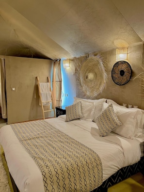 Individually decorated, individually furnished, bed sheets - Sunbright luxury camp (Merzouga)