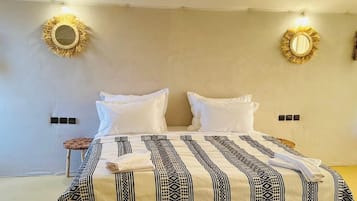 Decoración personalizada, muebles diferentes y ropa de cama