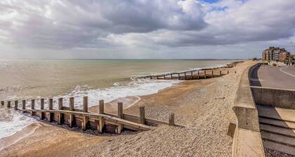 Modern Seaside Flat - Pass the Keys