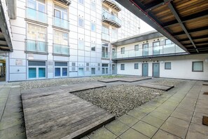 Exterior - Dreamy Leeds Centre Retreat – Ideal for Couples - Pass the Keys (Leeds)