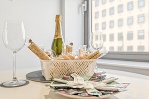 Food and drink - Dreamy Leeds Centre Retreat – Ideal for Couples - Pass the Keys (Leeds)
