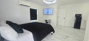 Room - #51 Hidden Gem unit A, in Tampa (Tampa)