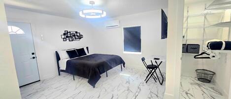 1 bedroom, internet, bed sheets