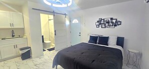 Room - #51 Hidden Gem unit A, in Tampa (Tampa)