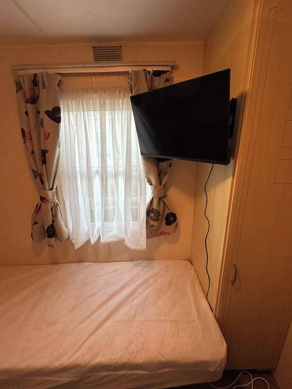 3 bedrooms, WiFi, bed sheets
