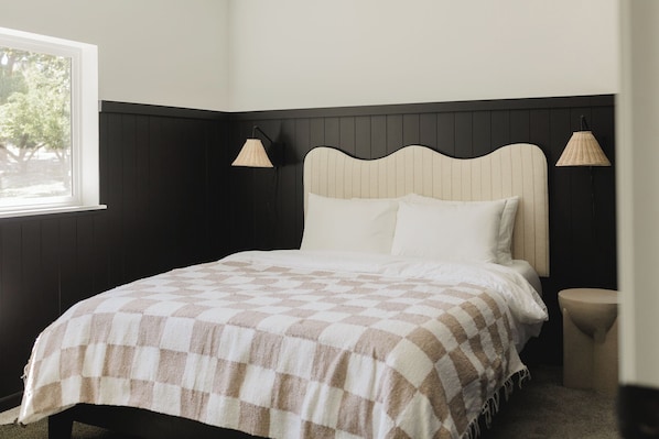 3 habitaciones, tabla de planchar con plancha, wifi y ropa de cama 