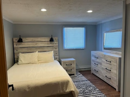 2 bedrooms, free WiFi, bed sheets. Track Side Villa @ The Narrowsburg Inn