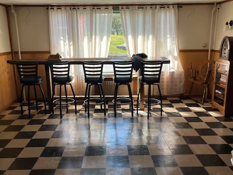 Dining. Narrowsburg Inn Vacations