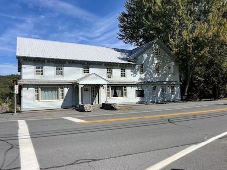 Exterior. Narrowsburg Inn Vacations