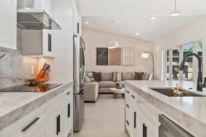 Private kitchen - Family Oasis • GameRoom, Pool_BBQ, Firepit & Games (Miami)