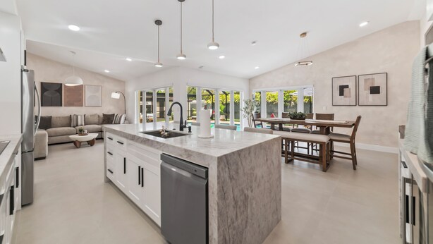 Interior - Family Oasis • GameRoom, Pool_BBQ, Firepit & Games (Miami)