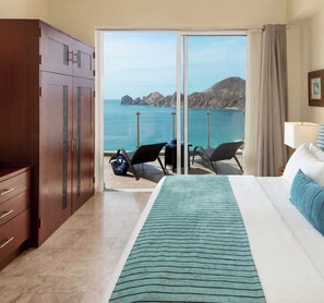 Room - Bayview Penthouse 3 King bedrooms massive balcony ocean & city view w/hot tub (Cabo San Lucas)