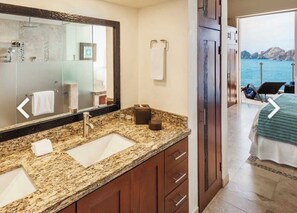 Bathroom - Bayview Penthouse 3 King bedrooms massive balcony ocean & city view w/hot tub (Cabo San Lucas)