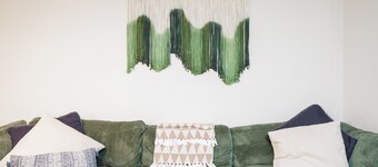 4BR Costal Getaway•Sleeps 8+Pets OK! Close to Beaches•Dining•Shops!