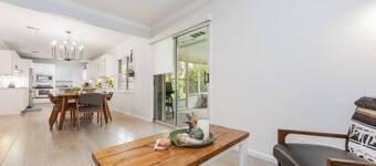 4BR Costal Getaway•Close to Beaches•Sleeps 8+Dining•Shops!