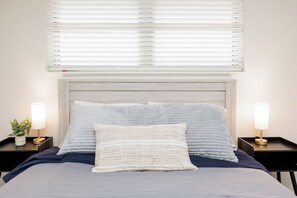 4 slaapkamers, een strijkplank/strijkijzer, internet, beddengoed