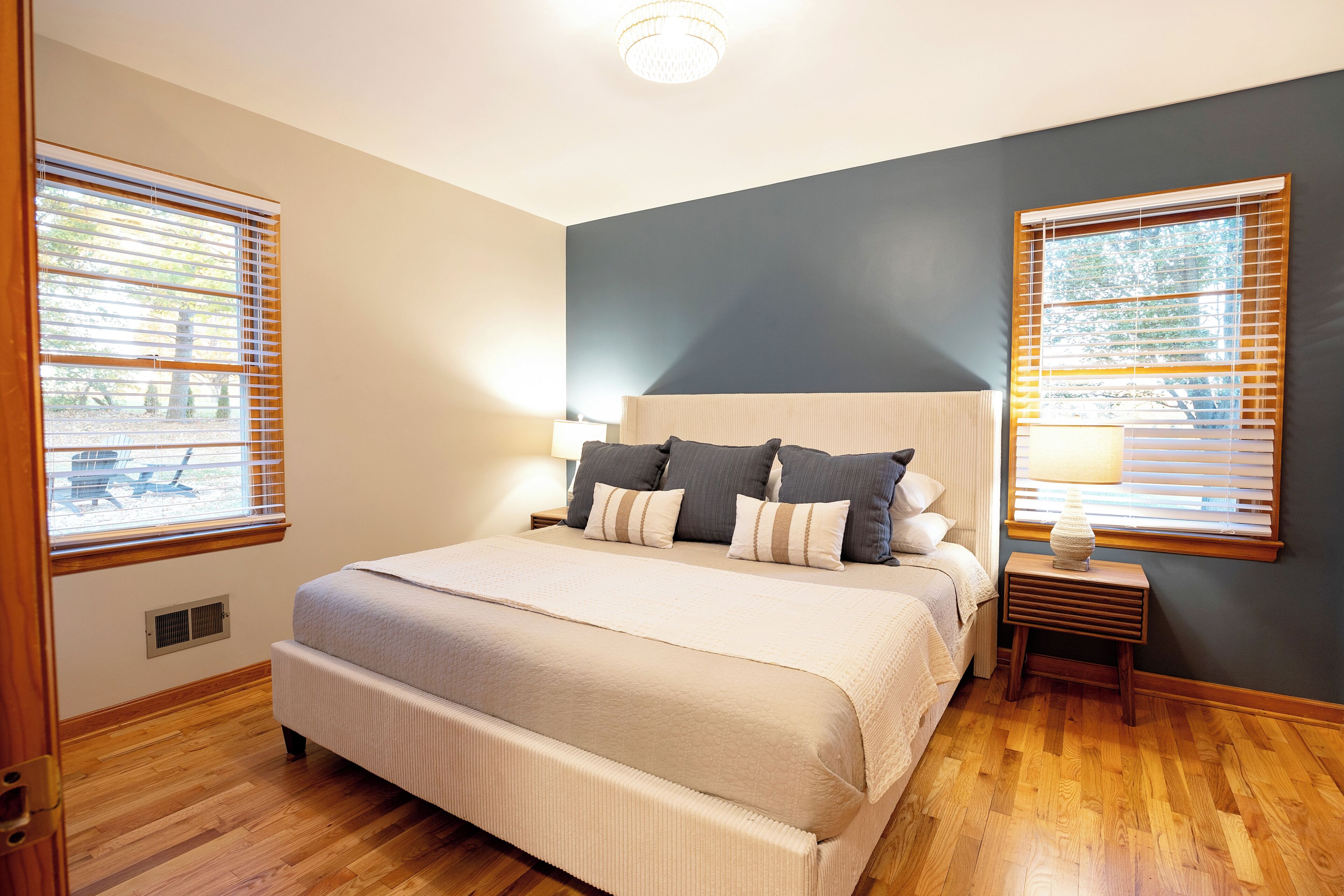 3 bedrooms, iron/ironing board, Internet, bed sheets