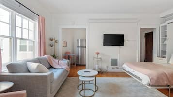 1 bedroom, desk, iron/ironing board, free WiFi
