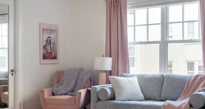 Spacious Studio Steps to 23rd & Trader Joe's + Parking Included