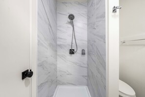 Shower, hair dryer, towels, soap - Cozy 3BR West Seattle Home w/ Laundry - FIFA Ready! (Seattle)