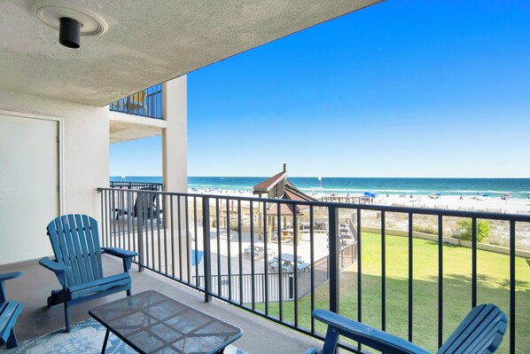 Property grounds - 3-bedroom Ocean front condo in Ocean Beach. Skip the elevator, keep the view! (Orange Beach)