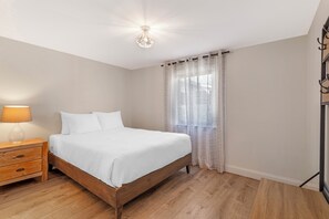 3 bedrooms, free WiFi, bed sheets - 3 Bedroom Cottages at Ocean Surf (York Beach)