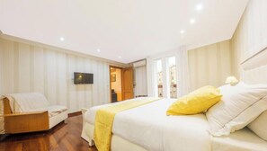 1 bedroom, in-room safe, desk, iron/ironing board - City Center|Terrace & Jacuzzi|Room Dolce vita Tilo (Genoa)