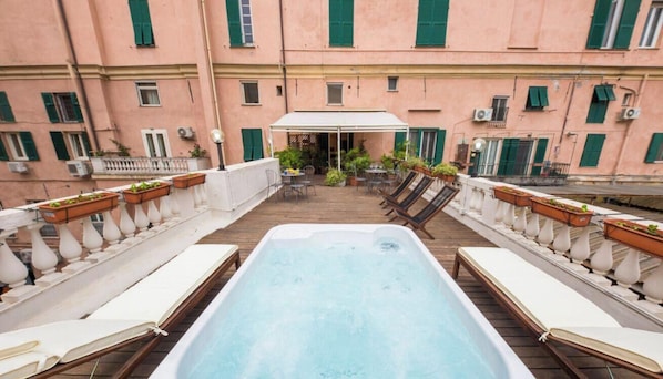 Terrace/patio - City Center|Terrace & Jacuzzi|Room Dolce vita Tilo (Genoa)