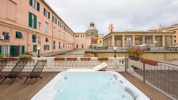 Bañera de hidromasaje exterior