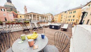 Outdoor dining - City Center|Terrace & Jacuzzi|Room Dolce vita Tilo (Genoa)